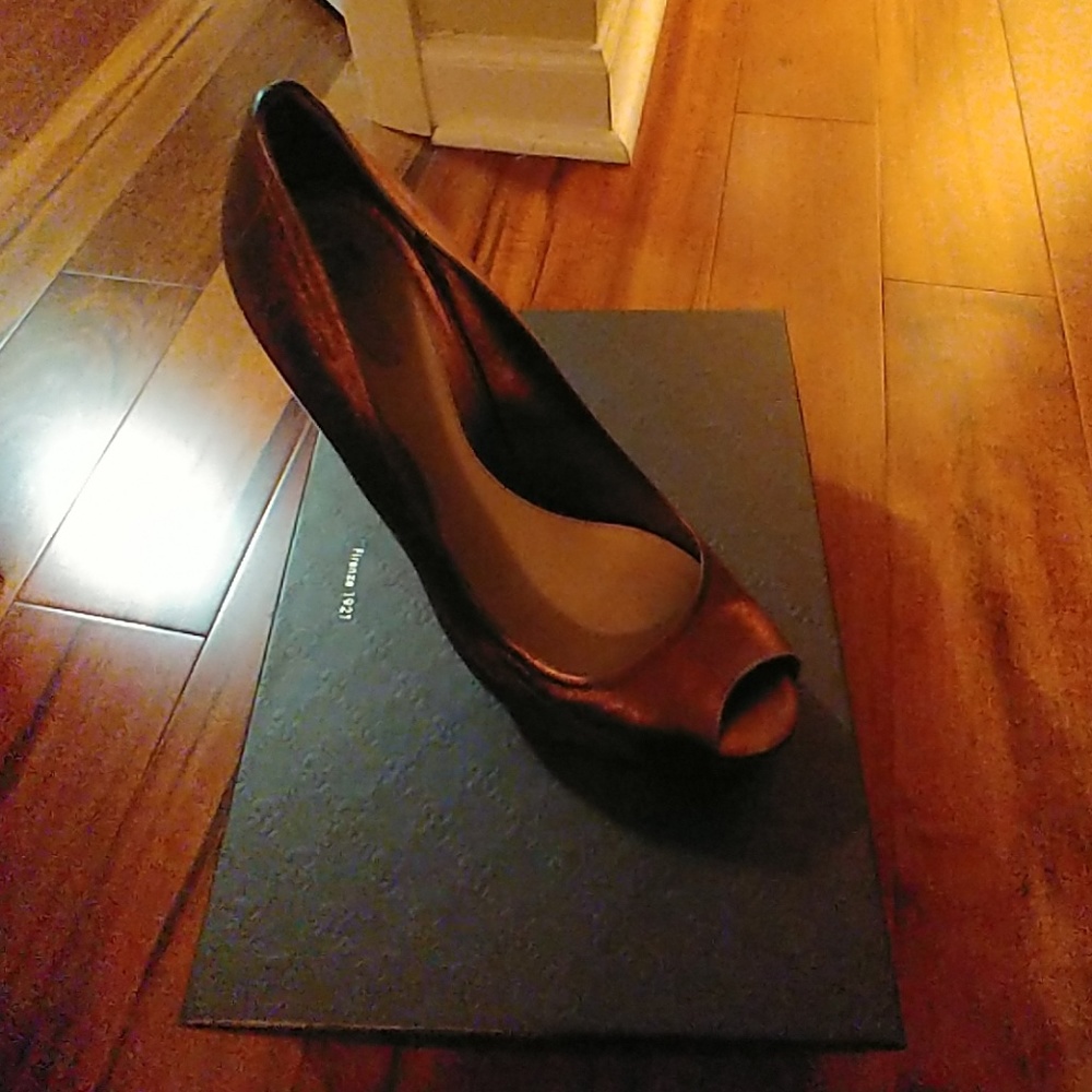 Gucci Peep-Toe Pumps